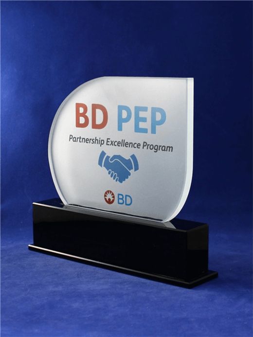 Nur Plaket NP-060 kodlu plaket, 22 × 19,5 cm